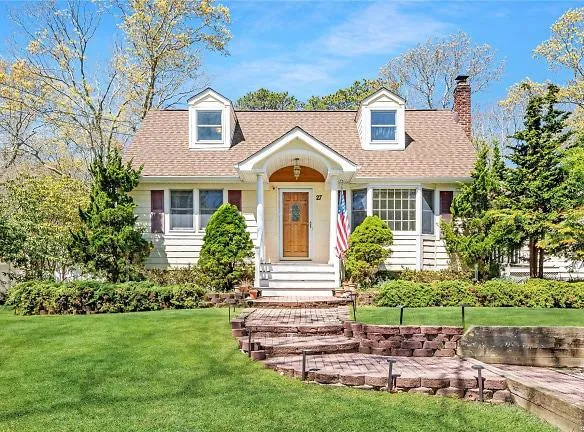 27 Summit Blvd - Westhampton, NY 11977 - Home For Rent