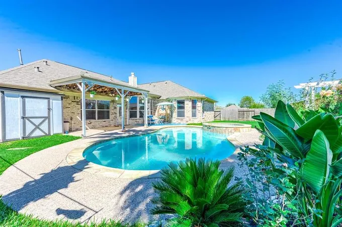 17706 Oak Park Bend Ln, Cypress, TX 77433 for Sale