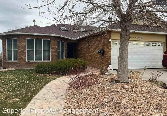 2252 W Johnston Ave for Sale