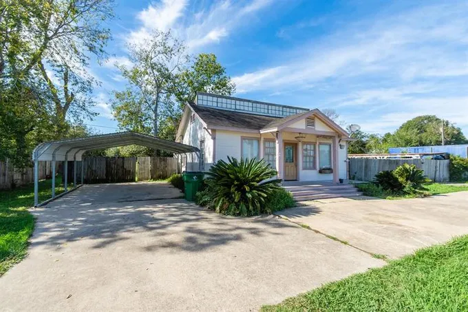2206 S Velasco St, Angleton, TX 77515 for Sale