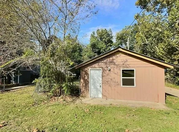 646 East Ave #B - Bogalusa, LA 70427 - Home For Rent