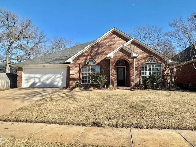 6305 Fox Hunt Drive, Arlington, TX 76001 for Rent