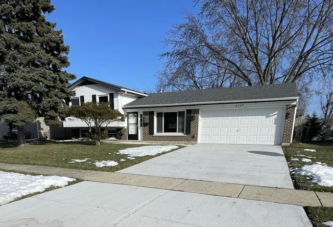 8107 Olivia Ln, Hanover Park, IL 60133 - MLS 11970813 for Sale