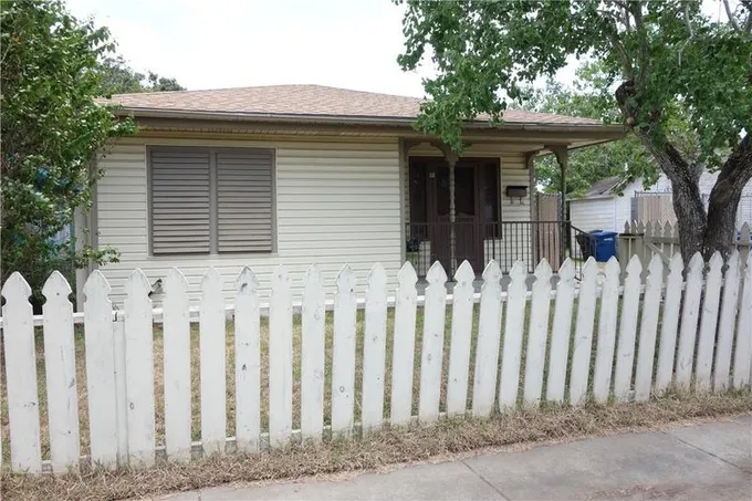 2518 Halsey Street, Corpus Christi, TX 78405 for Sale