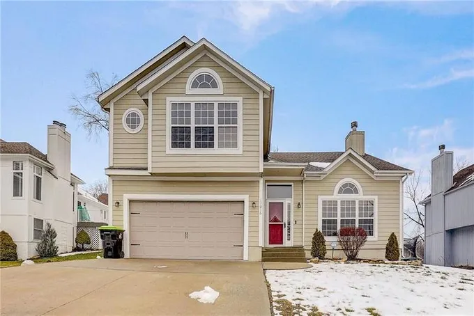 17016 East 43 Street South, Independence, MO 64055 for Sale
