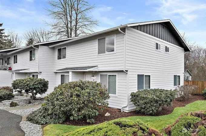 1016 9TH ST SE APT 1, Puyallup, WA 98372 Condominium For Sale  MLS# 2195432 for Rent