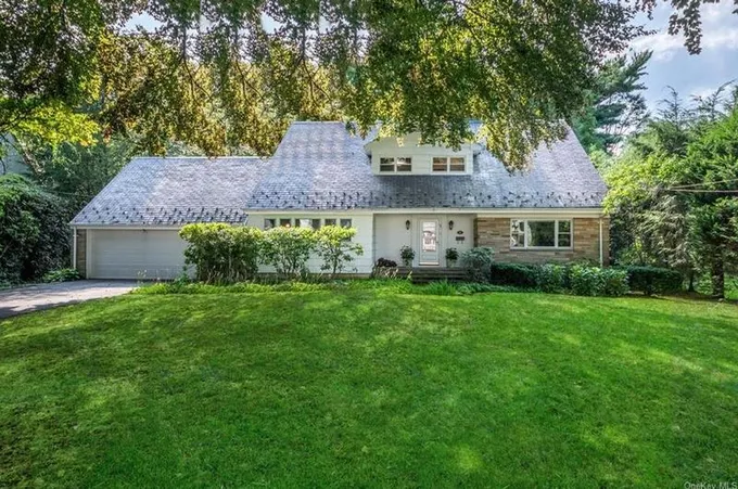 56 Lyncroft Rd, New Rochelle, NY 10804 - MLS H6261370 for Sale