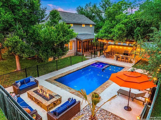 306 S Acorn St, Fredericksburg, TX 78624 for Sale