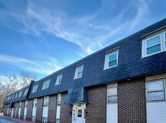 6711 N University St unit 1 - Peoria, IL 61614 - Home For Rent