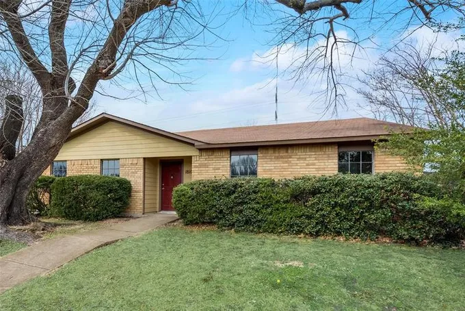1810 Independence Court, Grand Prairie, TX 75052 for Sale