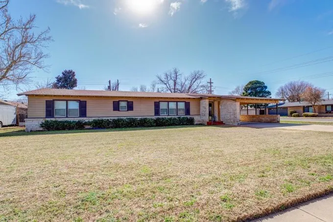 3019 32nd Street, Lubbock, TX 79410 for Sale