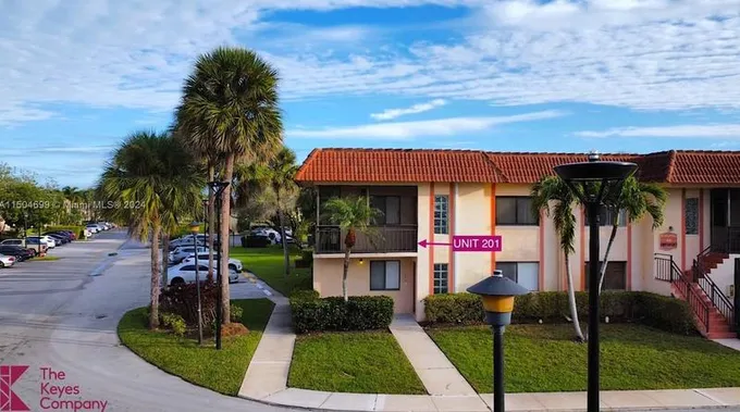 357 Lakeview Dr #201, Weston, FL 33326 - MLS A11504699 for Rent