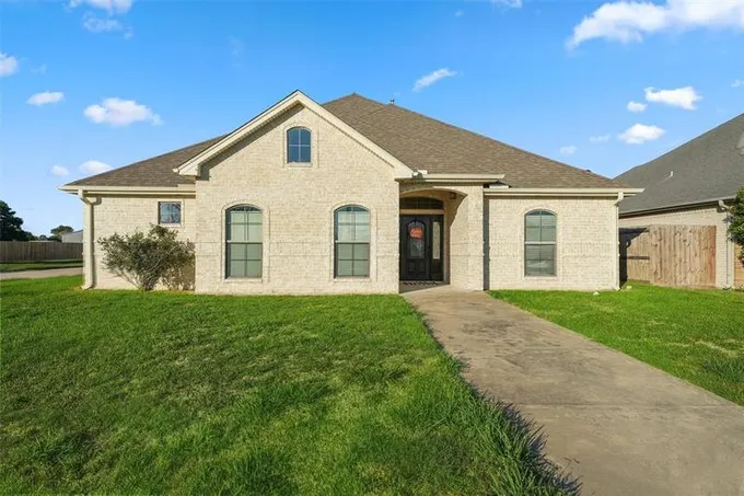 526 Lexington Dr, Port Neches, TX 77651 for Sale
