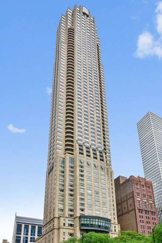 800 N Michigan Ave #2101, Chicago, IL 60611 - MLS 11959344 for Sale