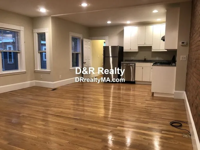 Stunning 3bd/2ba Duplex near Davis and Tufts, W/D In-Unit, Yard  18 Chander 2 for Sale