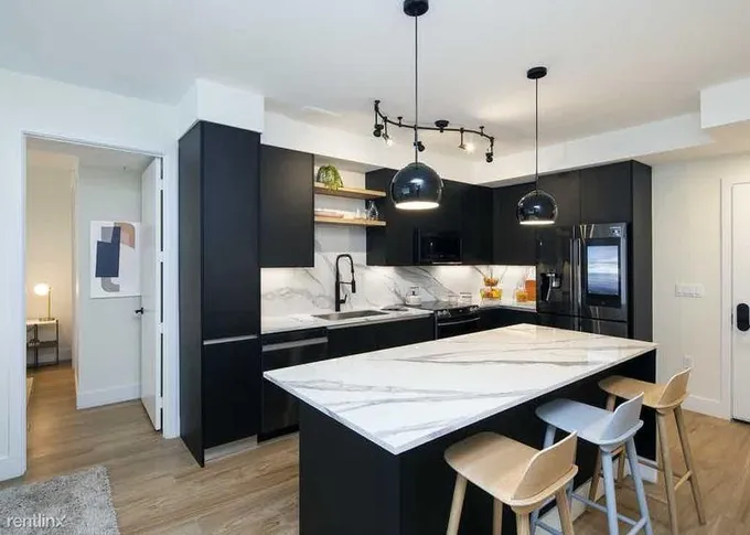 47245635  3033 NE 2nd Ave for Sale