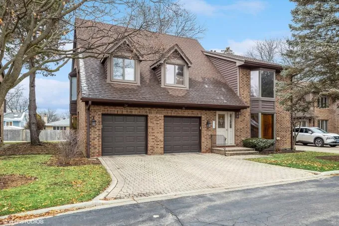 24 Kings Court, Unit U24, Westchester, IL 60154 for Sale