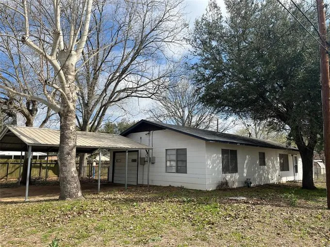 114 Irwin Dr, Columbus, TX 78934 for Rent