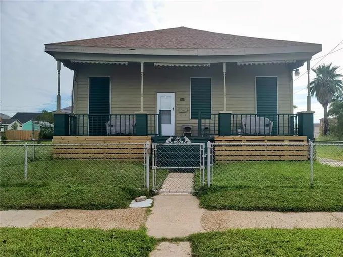 3913 Avenue H, Galveston, TX 77550 for Sale
