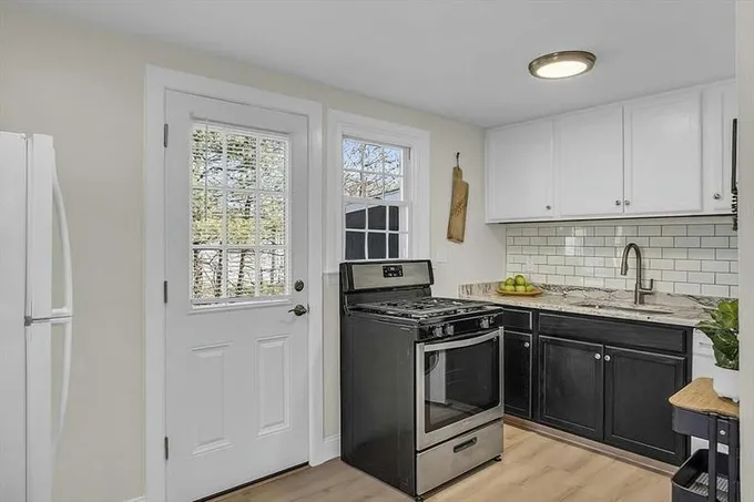 63 NEILLIAN WAY # 63, Bedford, MA 01730 Duplex For Sale  MLS# 73200178
