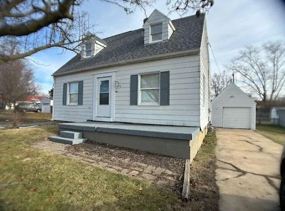 3324 N Sterling Ave - Peoria, IL 61604 - Home For Rent