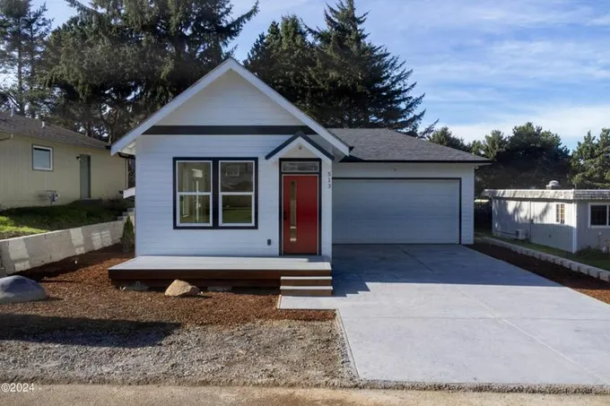 513 SE JETTY AVE, Lincoln City, OR 97367 Single Family Residence For Sale  MLS# 24-212