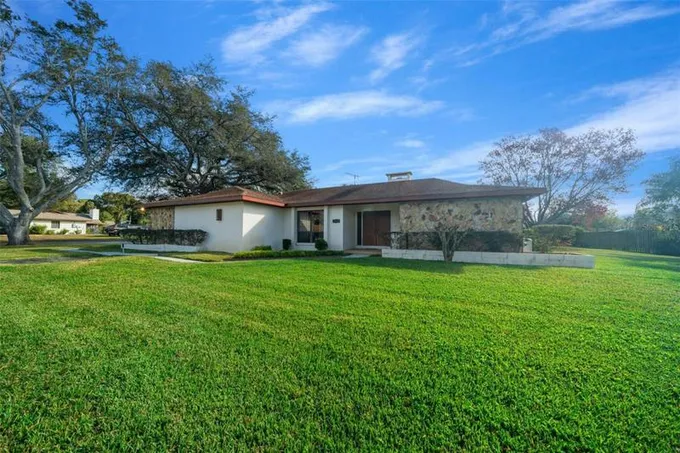 33326 TEWKSBURY DR, LEESBURG, FL 34788 Single Family Residence For Sale  MLS# O6178060