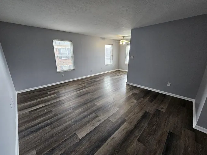 Louisville, KY - 4 plex - $900.00 Available December 2023  4401 Landside Dr for Sale