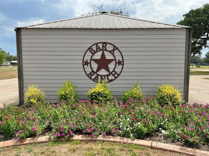 107 Pony Trl, Angleton, TX 77515 for Sale