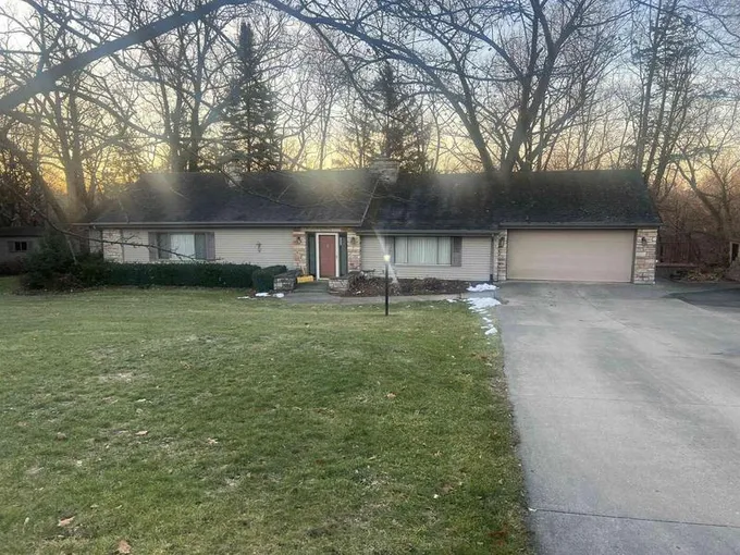 541 Cedar Creek, FREEPORT, IL 61032  613099279 for Sale