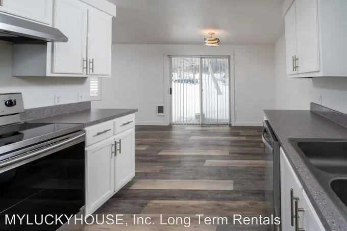 1850 NE Lotus Drive 005  1850-1855 NE Lotus Drive 1375 NE Elk Court for Sale