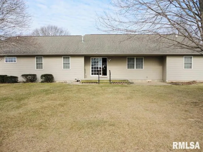 3500 FAIRLANE, Taylorville, IL 62568 Single Family Residence For Sale  MLS# CA1027321