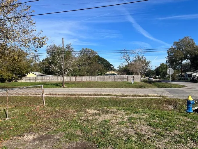 872 Granville Dr, Houston, TX 77091 for Sale