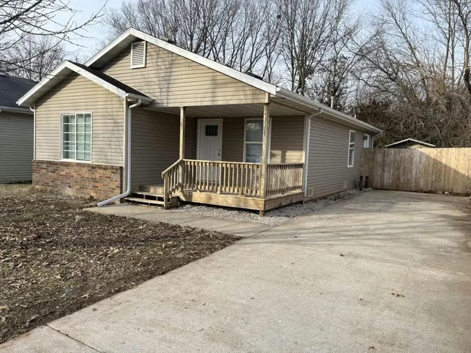 1117 N HEARTLAND AVE, Springfield, MO 65802 Single Family Residence For Sale  MLS# 60260531