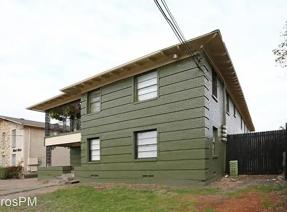 4815 Live Oak St - Dallas, TX 75204 - Home For Rent