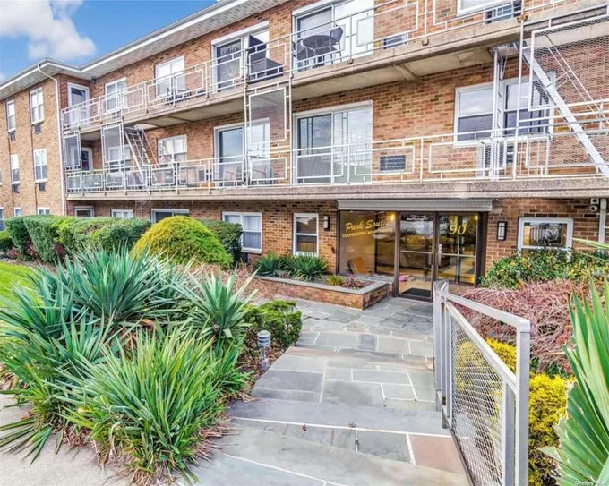 90 S PARK AVE APT C18, Rockville Centre, NY 11570 Condominium For Sale  MLS# 3522457