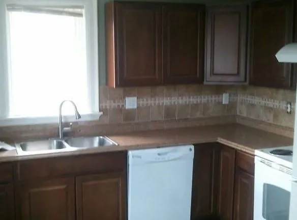 615 W Ionia St - Lansing, MI 48933 - Home For Rent