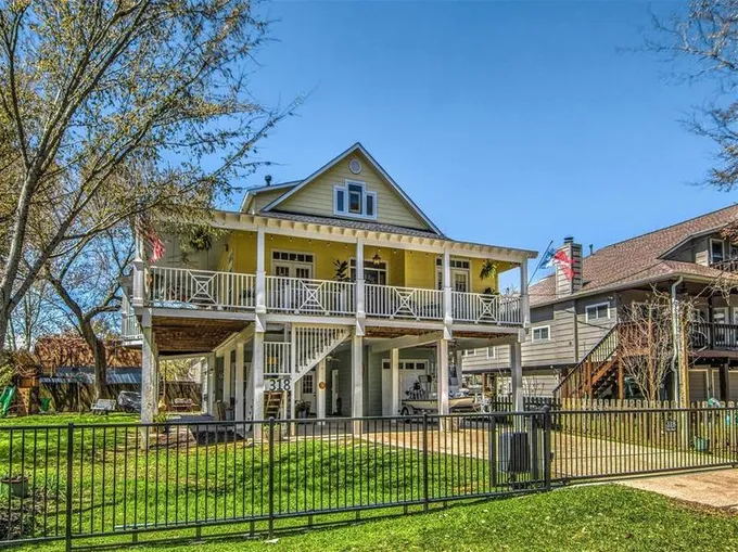 318 Pine Rd, Clear Lake Shores, TX 77565 for Sale