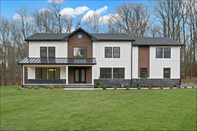 10 Colonial Dr, Scotch Plains, NJ 07076  MLS# 3877512 for Sale