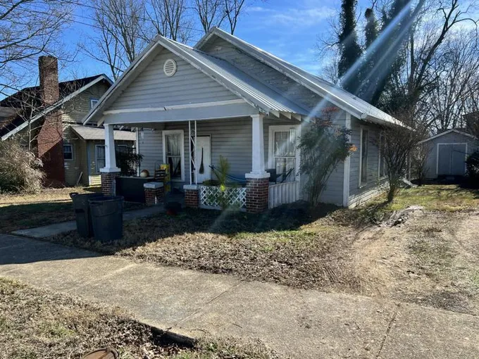 203 W MAIN ST, Decherd, TN 37324 Single Family Residence For Sale  MLS# 2615647