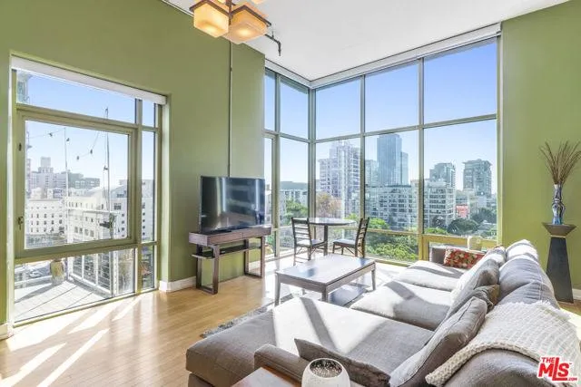645 W 9th 727, Los Angeles CA 90015 for Sale