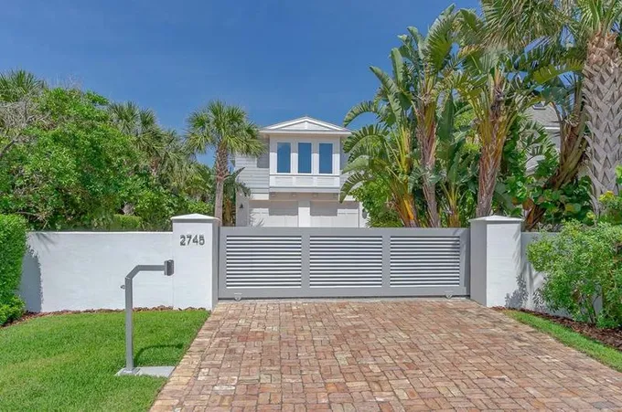 2745 S Atlantic Ave, Daytona Beach Shores, FL 32118 - MLS V4933095 for Sale