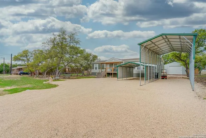 526 Private Road 1510, Bandera, TX 78003 for Sale