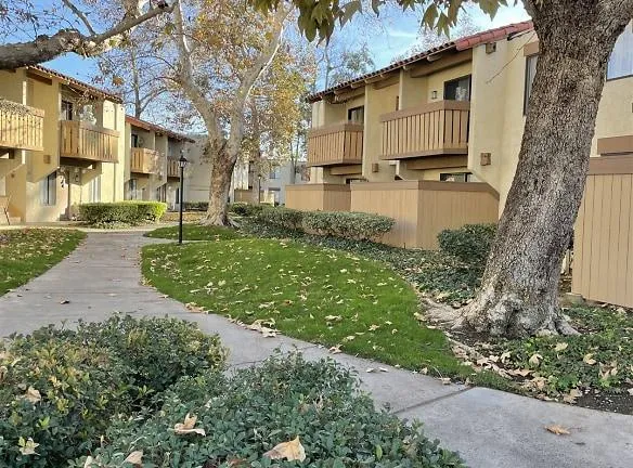 2008 N Deerpark Dr - Fullerton, CA 92831 - Home For Rent