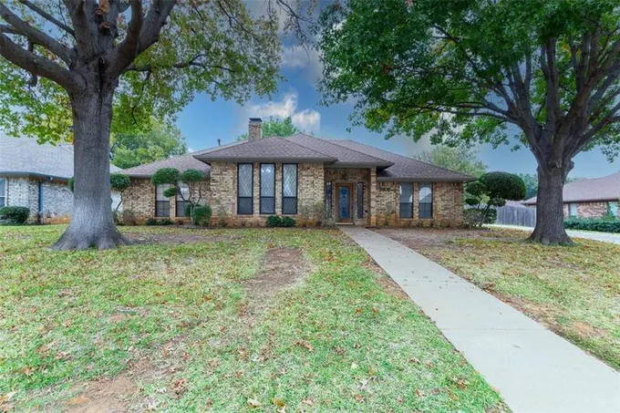 2906 Sweet Briar St, Grapevine, TX 76051 for Sale