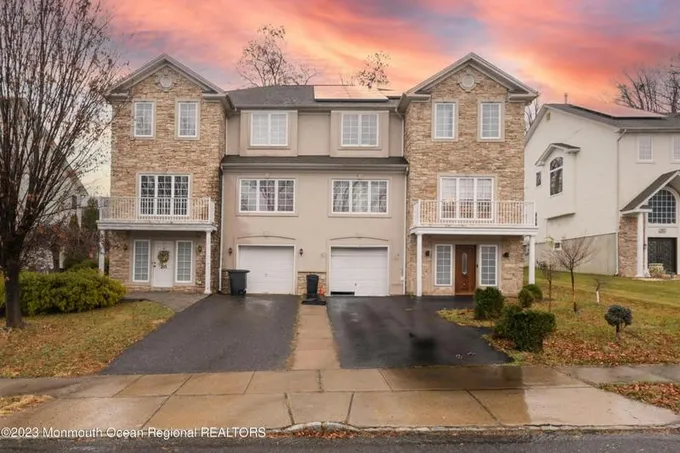 207 RONALD CT, Manalapan, NJ 07726 Single Family Residence For Sale  MLS# 22333264