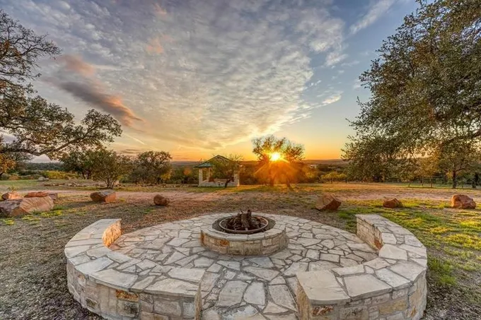 998 Watch Mountain Rd, Llano, TX 78643 for Sale