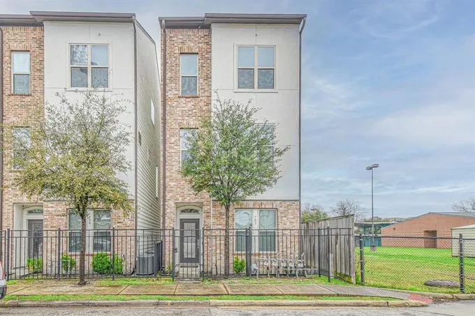 702 Clark St, Houston, TX 77020 for Rent