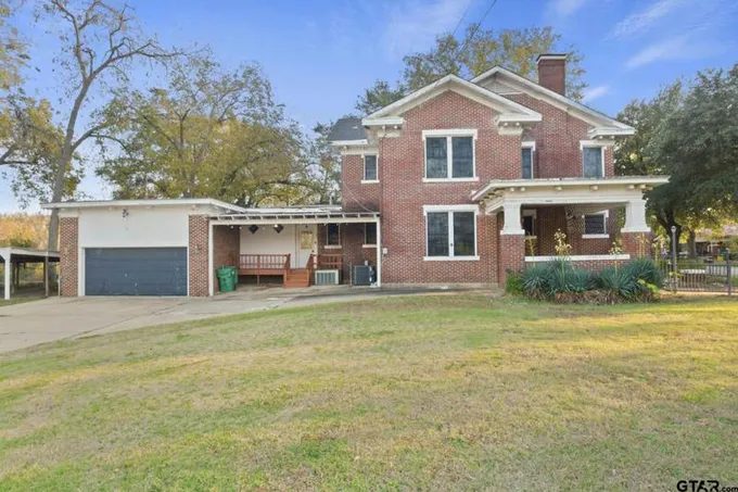 100 S HUBBARD, Omaha, TX 75571 Single Family Residence For Sale  MLS# 23015801