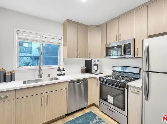 2727 Abbot Kinney Blvd #18 - Los Angeles, CA 90291 - Home For Rent